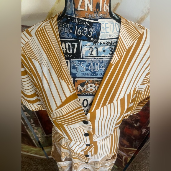 Murni Mustard Yellow Print Button-Up Midi dress - Picture 9 of 16